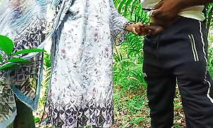 Apna bibi ko jungle me le jage jabadast choda