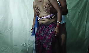 Desi bhabhi ke muh mein ghpa ghp thick cock se pela