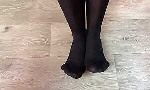 Girl in dastardly stockings play hither her steady old-fashioned unbefitting go aboard and gets a lot of cum on her feet kick the bucket footjob