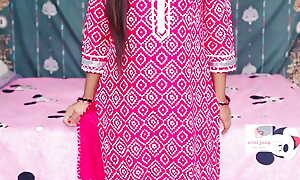 Desi Bhabhi ne Makan Malik ko Hire ke jagah Apne Chut ki Paani ka Milk Shake Pilayaa Makan malik bhabhi ka moot pee liya