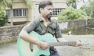 DESI Clasp SINGING WITH GUITER Hither Newest thing (OUTDOOR)