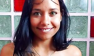 Bailo sensual y luego me lleno toda de aceite para ti