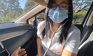 Pinay nurse spread out fucked in Public Road inside the car, Pinick up si nurse libreng kantot para sa libreng sakay