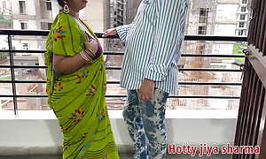 Sexy step mom apne bete ko lovemaking karna sikhati hai