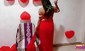 Indian Babe On Valentine Day Seducing The brush Lover With The brush Hot Big Interior