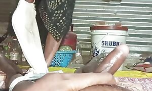 Bengali aunty ne land ko malish karke khud chudwa Li very hot sexy Indian aunty