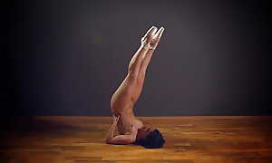 Nina Tornaskova fascinates with her every move